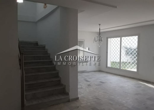 Villa S+6 avec piscine à La Soukra