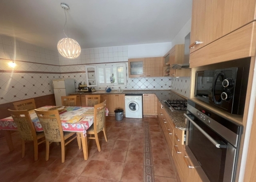 A vendre à Hammamet une villa S+4 de 300m²/440m² d