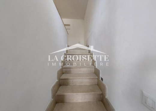 Local commercial en double hauteur