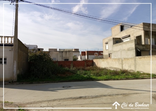 à vendre un lot de terrain