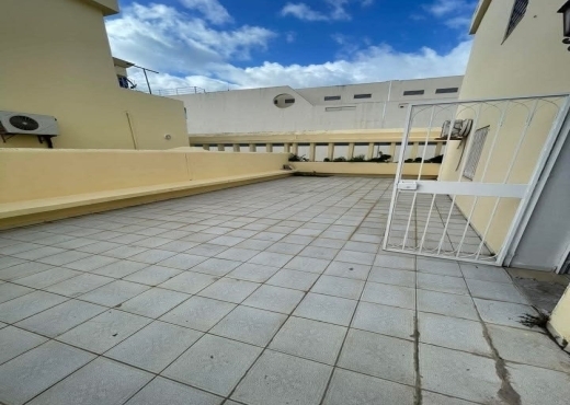 A VENDRE BUREAU AU LAC 1