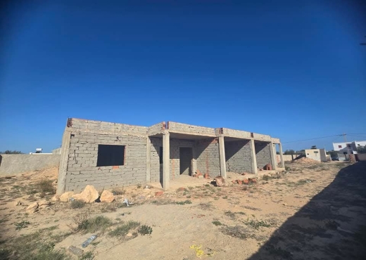 A Vendre Terrain+2 villas inachevé