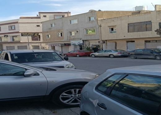 معصرة عصرية + كوشة خبز للبيع في رأس الجبل