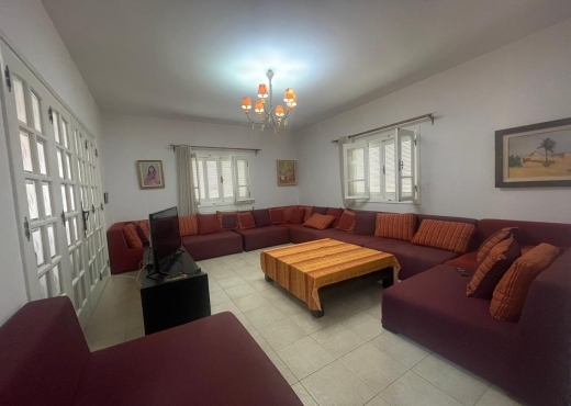 A vendre à Hammamet une villa S+4 de 300m²/440m² d