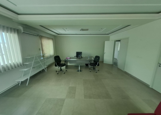 Bureau meublé 5 pièces 200 m² au 1