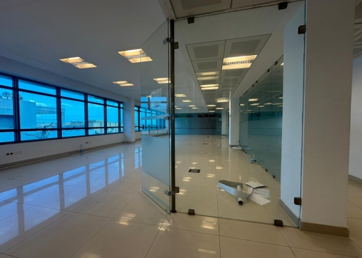 AL Bureau de 498 m² Lac1