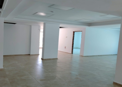 Open sapce 1200 m² au lac 3 kram