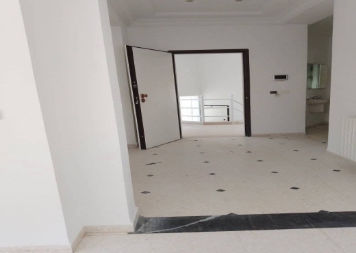 À Louer – Grand étage de villa