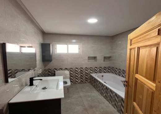 📍RIADH ANDALOUS:  ETAGE D’UNE VIL