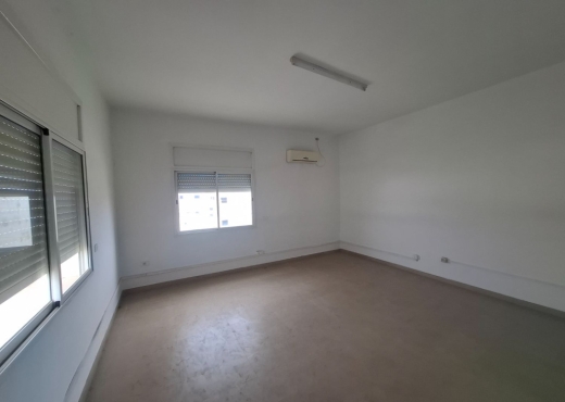 Bureau H+4 au 2ème étage à la Zone