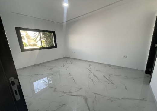 A Vendre Superbe bureau H+2 Ennasr