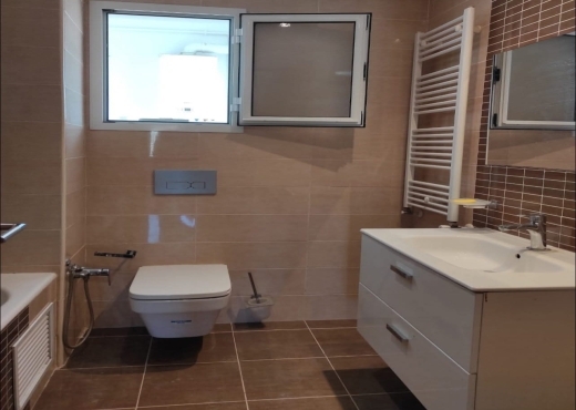 📍 ENNASR 1 – APPARTEMENT S+3 SEUL SUR LE PALIER À