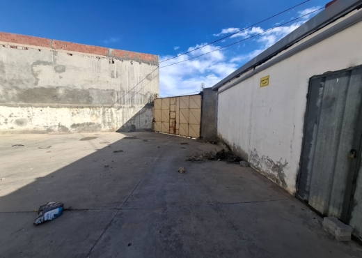 Dépôt 500 m² plus cour 400 m² Oudh