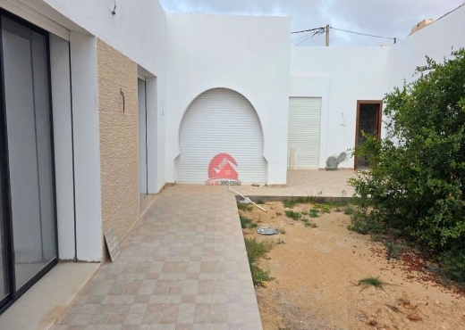 VILLA DE PLAIN-PIED À HOUMT SOUK D