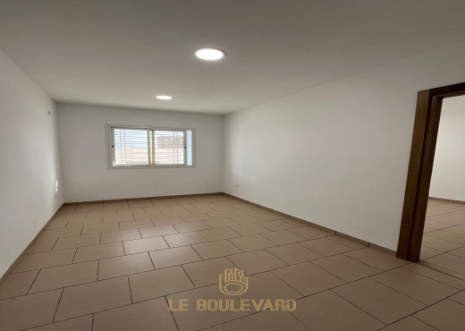 étage composé de trois appartement