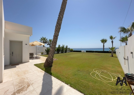 Villa pied dans l'eau à Maamoura