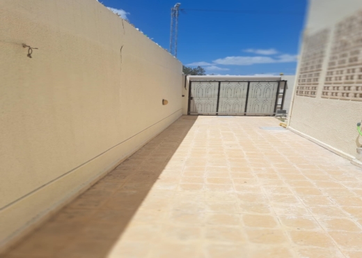 À Louer: Étage de Villa S+2 au RDC