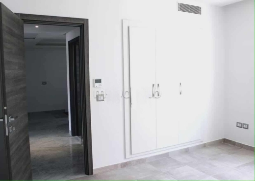 A Vendre Appart S+4 Chotrana