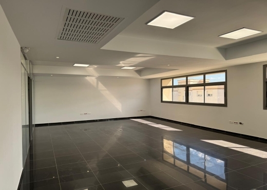 Bureau 220 m² hs au Berge du lac 1