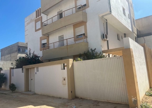 villa plus 4 appartement à vendre