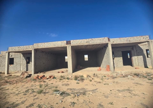 A Vendre Terrain+2 villas inachevé