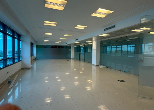 AL Bureau de 498 m² Lac1