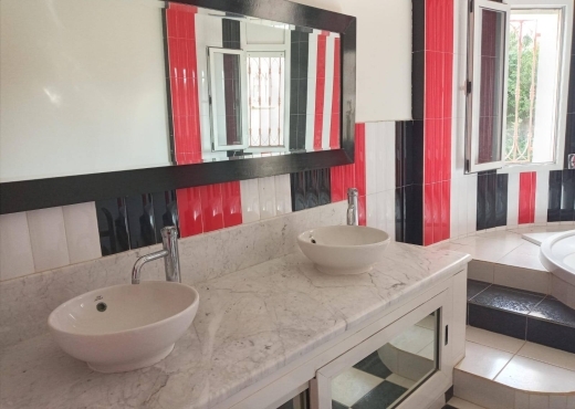 للبيع منزل كبير 3000 م.م في  سيدي ثابت