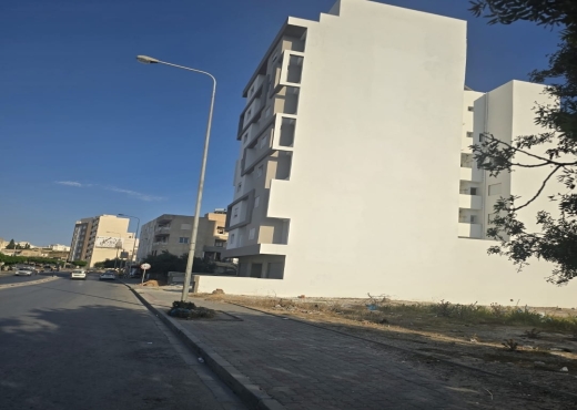 قطعة أرض تجارية R8 موقع إستراتيجي