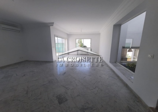Villa S+6 avec piscine à Gammarth