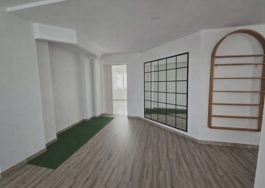 LES BERGES DU LAC 1 – LOCAL COMMERCIAL À VENDRE