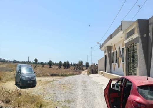 للبيع: أرض فلاحية في المكنين