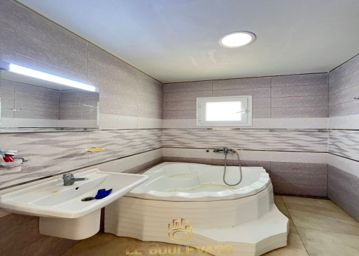 A vendre villa pied dans l'eau