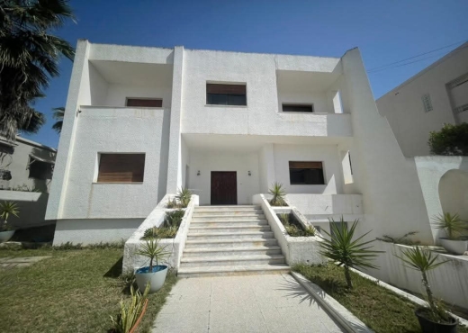 A VENDRE VILLA S+5 AVEC PISCINE