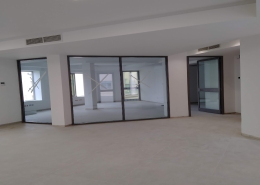 Super bureau 275 m² avec vue aéroport au lac 1