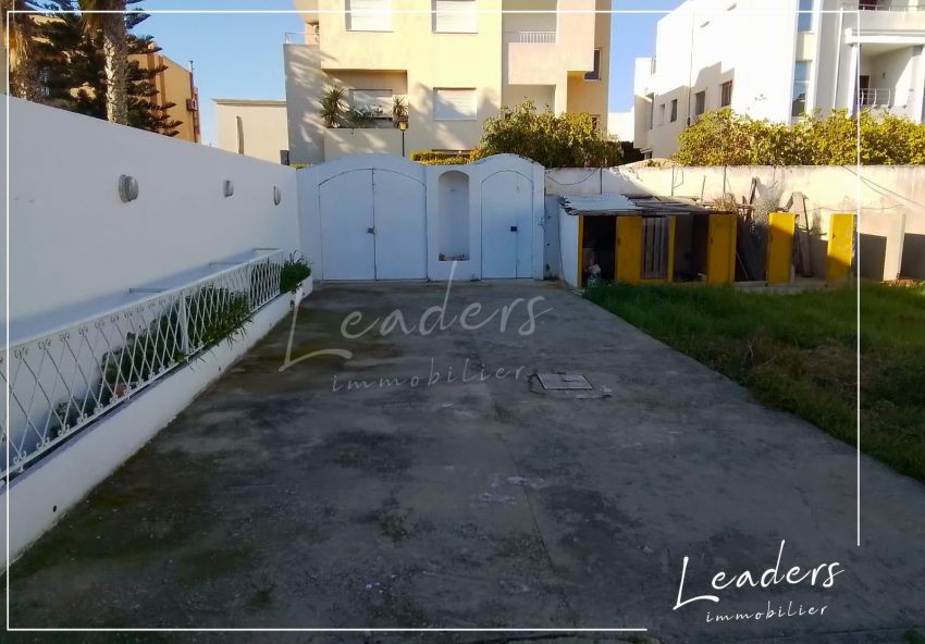 À vendre un terrain constructible situé à AIN ZAGHOUEN