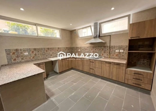 Appartement à À Louer à TUNIS - À LOUER – SPACIEUX S+4 au REZ-DE-JARDIN | JARDINS