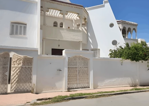 maison à À Vendre à SOUSSE - À VENDRE VILLA DE 760 m² À KHZEMA
