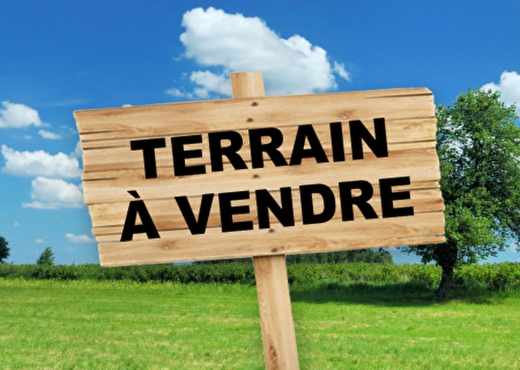 Terrain sur route principale