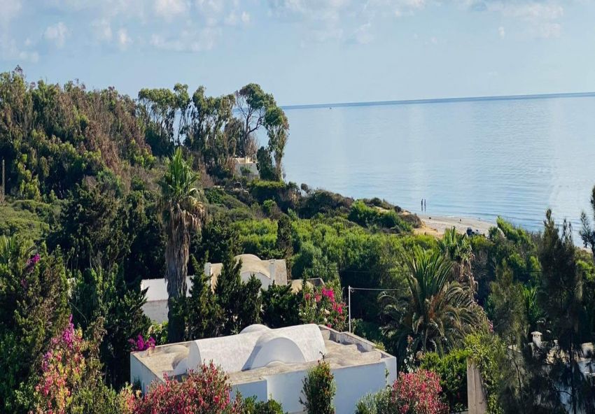 Un terrain avec une magnifique vue sur mer