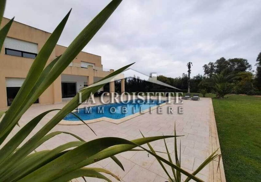 Villa S+5 Avec Piscine à Gammarth ZVL0204