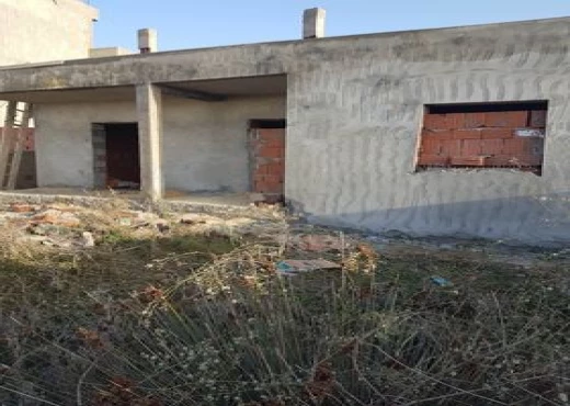 maison à À Vendre à ARIANA - Villa inachevée 500 m2 à raoued