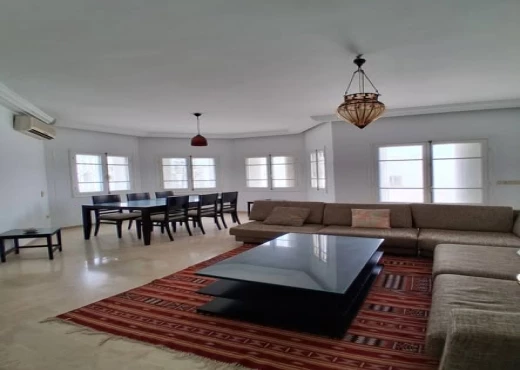 Étage de villa à À Louer à TUNIS - Grand étage de villa (vide ou meublé)