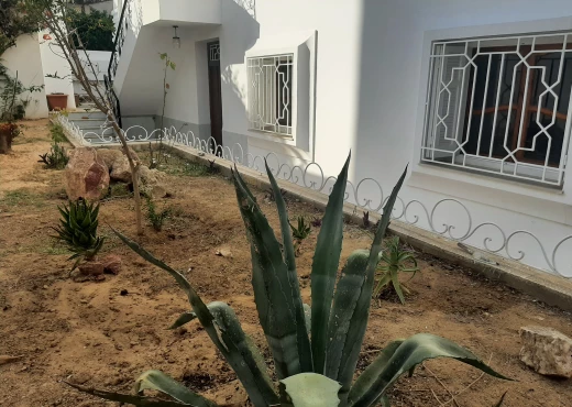 Appartement à À Louer à ARIANA - Premier Etage Villa S+4 Ennasr