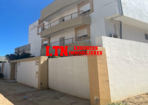 villa plus 4 appartement à vendre