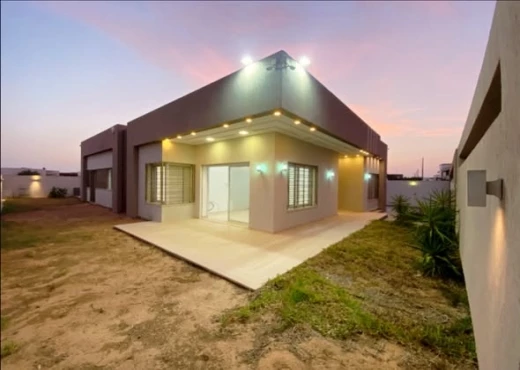 villa à À Vendre à SFAX - ❌Vente Villa  ♦️Route bouzayen côté Afh