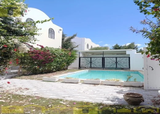 villa à À Vendre à NABEUL - À vendre – Magnifique villa avec piscine à #Hammam