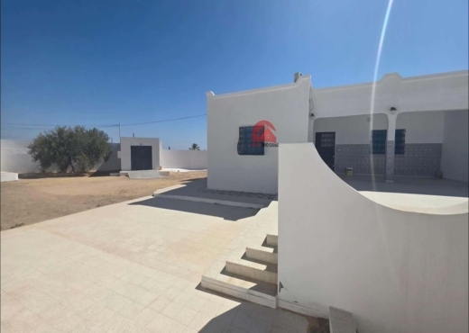 MAISON AVEC TERRAIN À HOUMT SOUK D