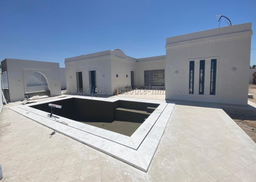 A VENDRE Villa S+4  Piscine Ghizen