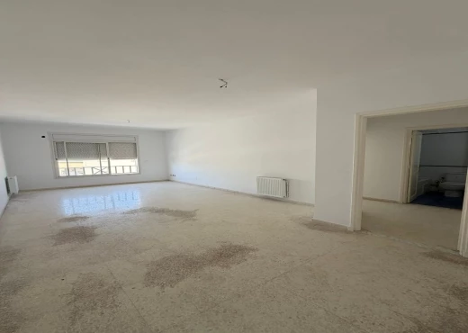 Appartement à À Vendre à ARIANA - 📍ARIANA  :  APPARTEMENT S+2  A VENDRE