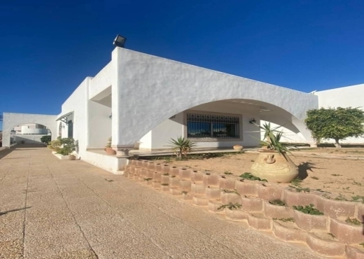 A VENDRE VILLA RTE BOUZAYENE SFAX